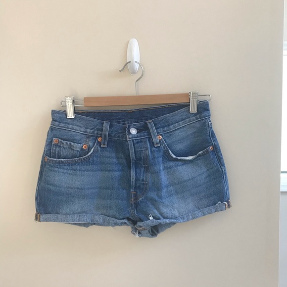 Levi’s Denim Shorts✨ - Picture 2 of 5